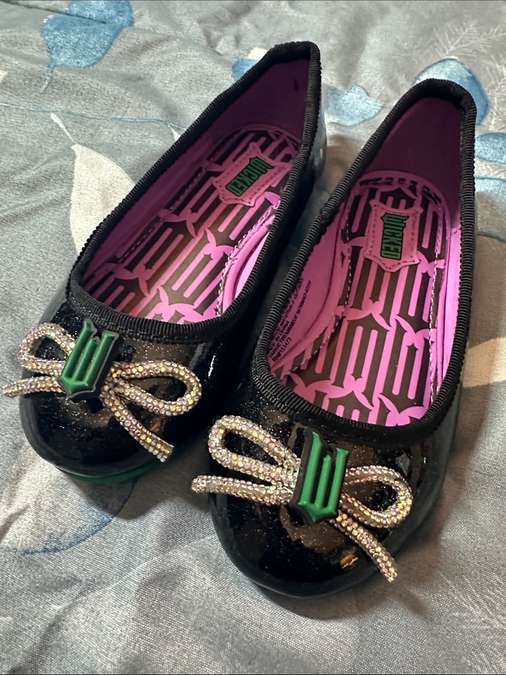 Like New Girls WICKED Black Glitter Bow Slip-On Flats SZ 8 toddler